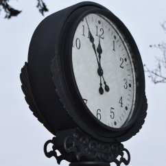 sloupove poulicni verejne hodiny gtup cifernik detail z boku